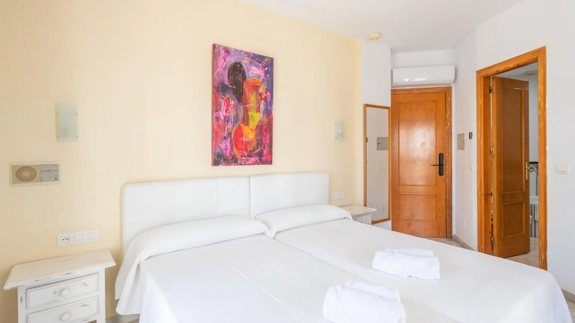 Hotel Apartamentos Playamaro