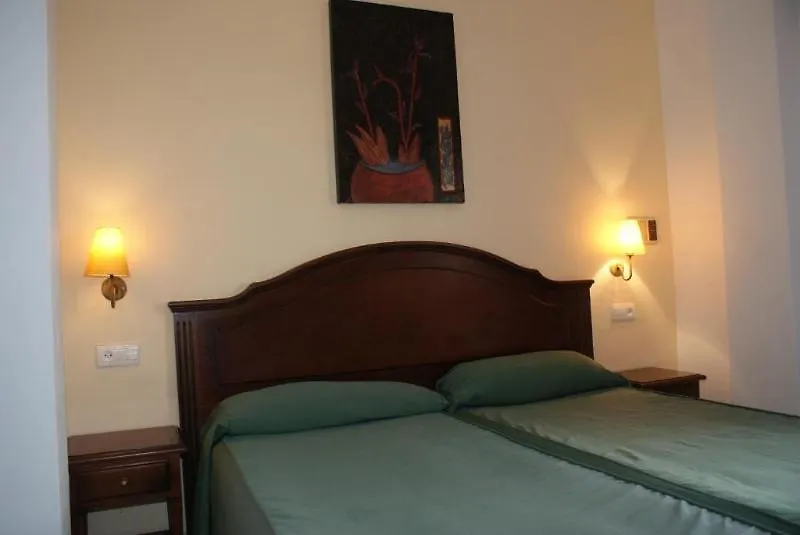 Apartamentos Playamaro 3*, Maro Spanyolország